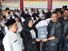 13 Desa di Kecamatan Tarogong Kaler Terima Penyerahan Petikan Keputusan Bupati tentang Nomor Induk Perangkat Desa