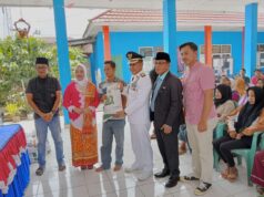 Pj Bupati Empat Lawang secara simbolis Salurkan Bantuan Pangan di Kantor Camat Tebing Tinggi