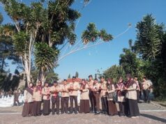 Ketua Kwarcab Garut dr. Helmi Budiman Gelar Ziarah di Taman Makam Pahlawan pada Hari Pramuka