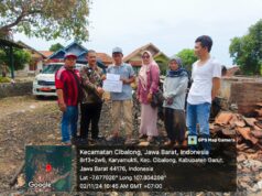 PUSKESMAS Cibalong Salurkan Bantuan Barnaz Diskes Kab : Garut Sukamahi Rt.05 / Rw.02 Desa Karya Mukti Kecamatan Cibalong