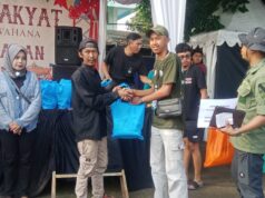 Jumat Berkah Minggu ke-3, Rijal Ketua Panitia Pasar Malam Putra Pajajaran Kembali Bagikan Sembako untuk Jompo dan Marbot