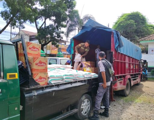 Pemerintah Kabupaten Bandung Salurkan Bantuan Pangan ke Desa Tanjungwangi, Cicalengka