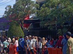 Pembagian Zakat Mall Keluarga Almarhum Haji Dadang Dolar