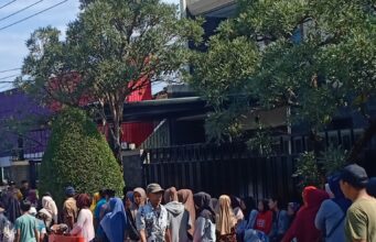 Pembagian Zakat Mall Keluarga Almarhum Haji Dadang Dolar